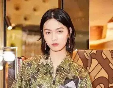 赵佳丽作为国际超模，私服穿搭一直都挺有一套！