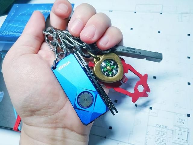 极致便携与强大性能的完美融合：vtiger蔚虎K1迷你EDC钥匙扣手电