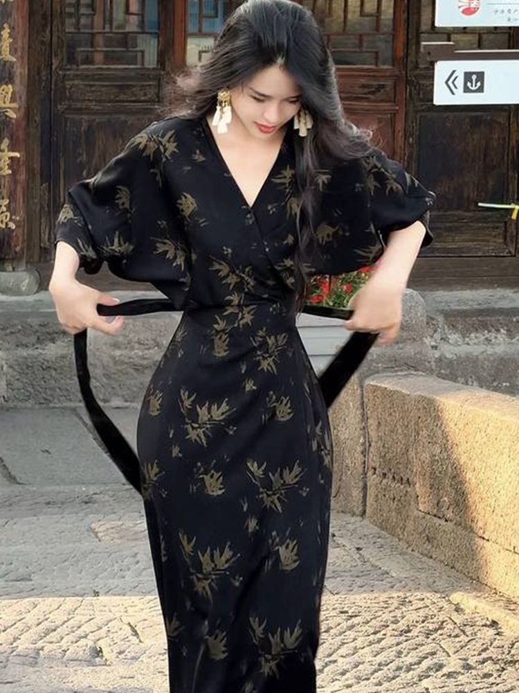 法式漂亮大方得体黑色印花绑带连衣裙2025新款高端女神范成熟显瘦