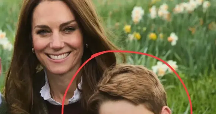 乔治王子出镜圣诞合影！颜值引热议，昔日“乔治六世感”悄然改变