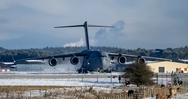 突发！美军精锐机群降落英国，北极中东局势紧张，神秘任务曝光？