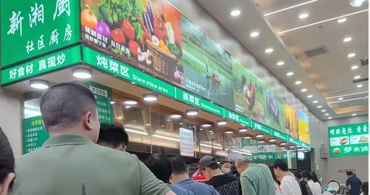 两年倒闭5万家，人均40元的称重快餐，打工人直呼吃不起了
