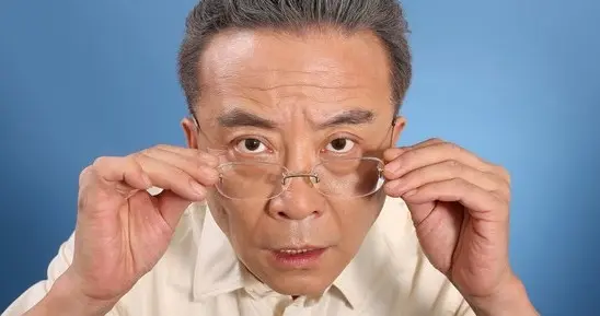 真棒！老花眼有救了，全球首款治老花眼药物上市，起效快，作用久