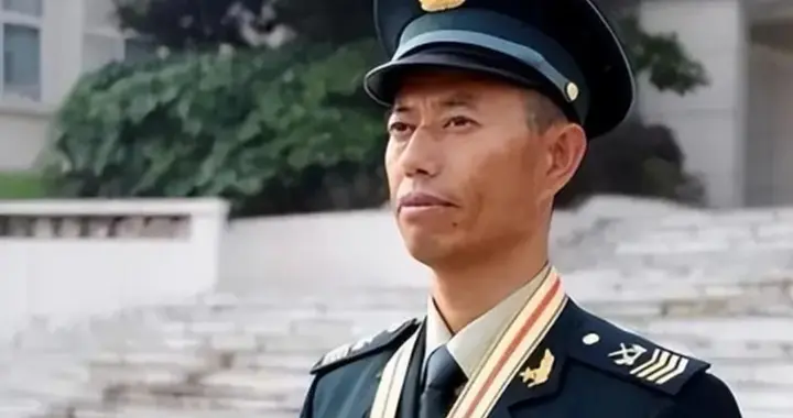 他用日复一日的坚守，诠释了一名军人的忠诚与担当。