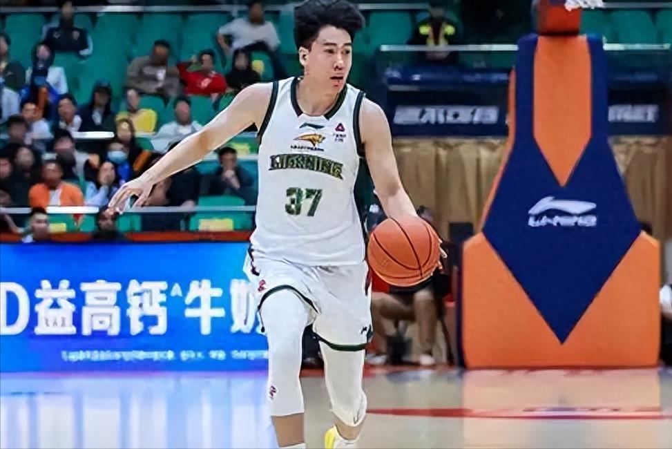 辽宁男篮1-0山东，郭艾伦一针见血说出辽篮的强大，辽篮内线太强