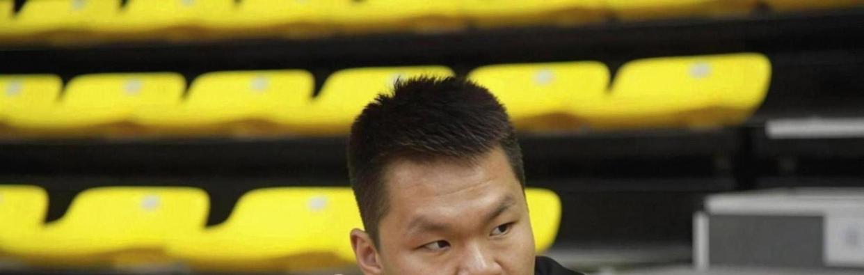 朱芳雨从总经理到镇街学校陪篮球，广东宏远重建停滞不前，外援选择未定，年...