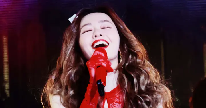 张靓颖带状疱疹留疤？过度拼搏的代价警示！