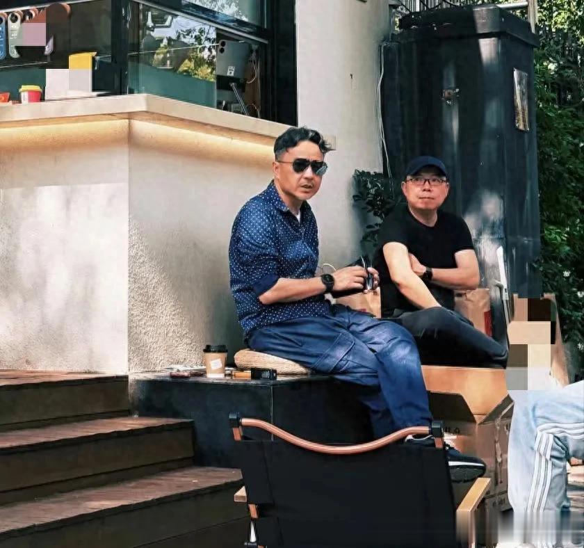 52岁汪涵在湖南长沙咖啡店被偶遇，老人感好重，真是岁月不饶人啊