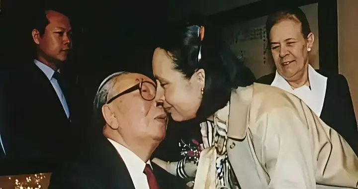 一次跨越太平洋的贴面礼，蒋孝章与父亲蒋经国最后和解
