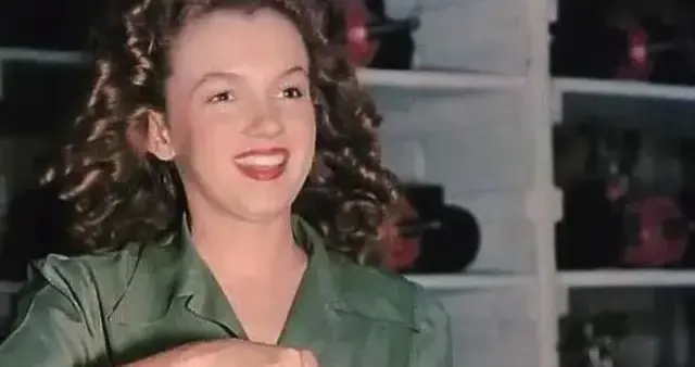 工厂妹竟是梦露？霍金还能站立？这些老照片，骗了我们几十年！