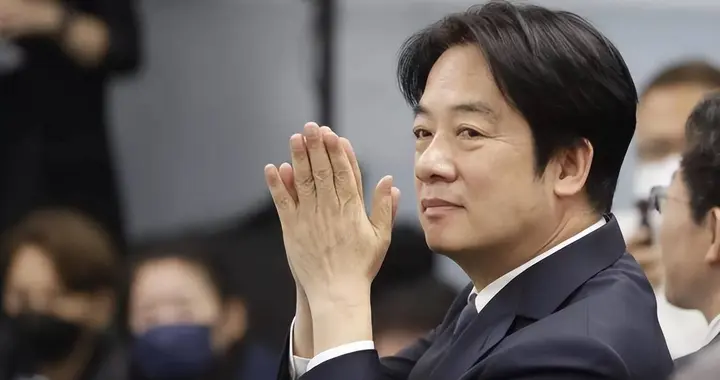 台海惊魂一刻！万吨巨舰竖起导弹，猛然发现：早已被解放军锁定