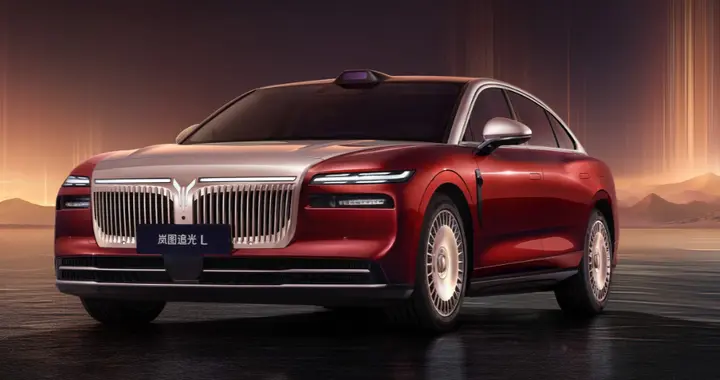 全新30万级中大型混动轿车推荐：越级标杆岚图追光L的科技新体验