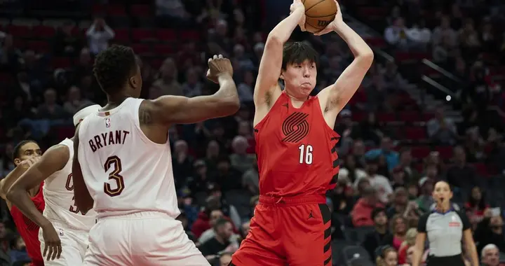 杨瀚森前途未卜，考察他的高管遭停职+球队罚10万，新老板狠角色