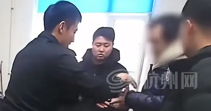 辽宁女子丢失12万现金后续：找到了，还多出200元，被多人捡到