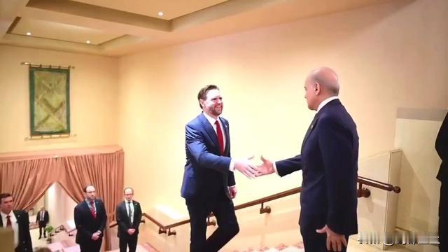 剑锋至上：万斯和巴基斯坦总理谢里夫会面了