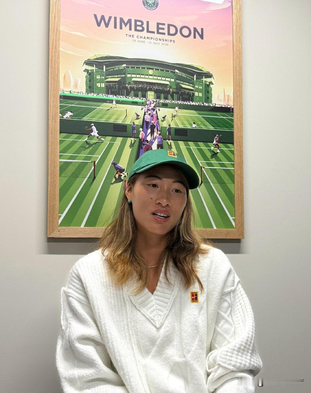 郑钦文不敌西尼亚科娃止步2026温网女单首轮后接受了记者独家采访。郑钦...
