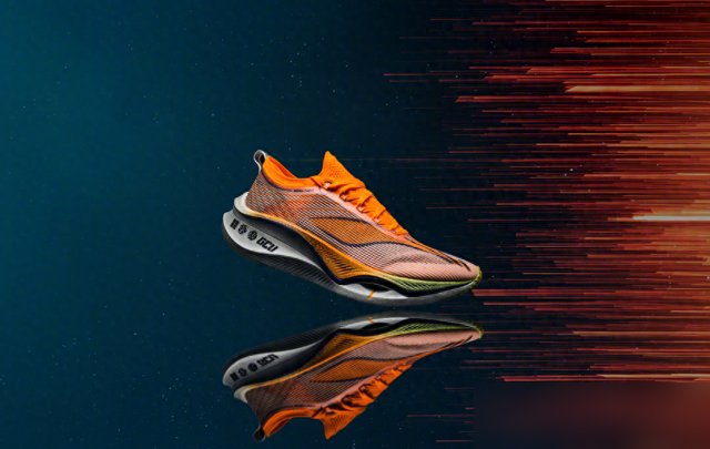 李宁飞电3太能打！䨻碳弜齐上阵，跑者真的香？