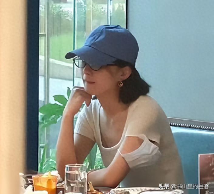 被传复婚带娃仅1个月，好友爆赵丽颖真实现状，冯绍峰当初没撒谎