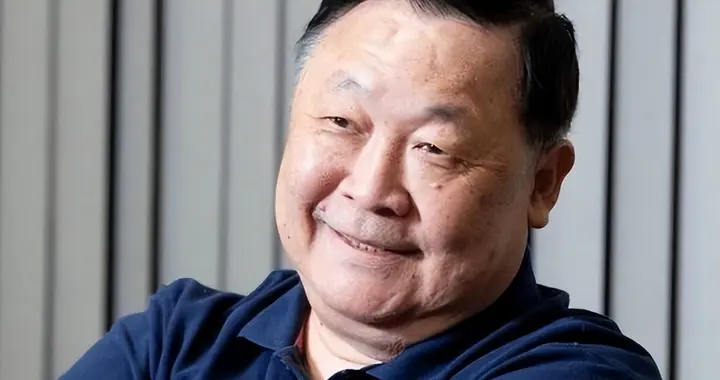 出名后出轨保姆，气死原配，如今78岁的他晚景凄凉，子女与其割席
