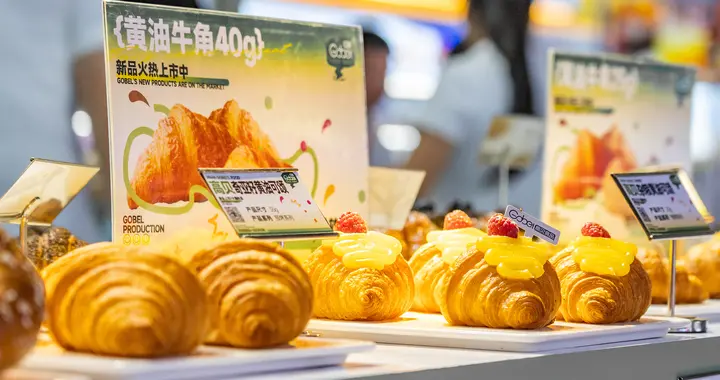四五十元一个的面包没人买了，开面包店的年轻人集体闭店