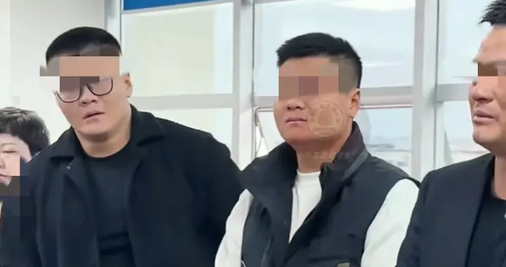 双胞胎弟弟掀桌子 曝兄弟俩带货内幕 牵扯厉怀远 弟弟账号死去又活来