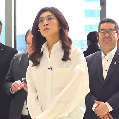 八八尚语：郑丽文看到一辆车说：“哇，那个