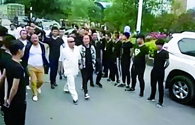 出狱一个月又判刑第一人！山西大佬高调庆祝出狱，法官：再判6年
