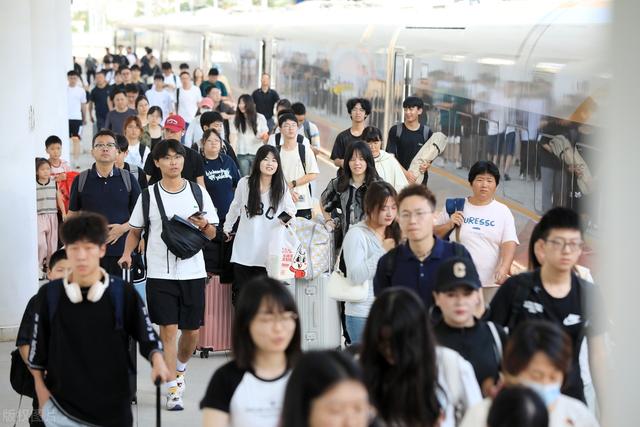 44年前小婶怀着3个月的身孕嫁过来，村里人给她取绰号“六月抱”