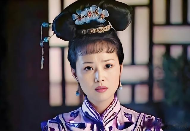一个婢女改写清朝命运！她三次惊天抉择，康熙都得喊姑妈​​