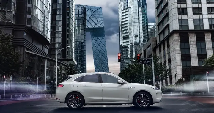 "陆地小坦克"！搭载华为高阶智驾，剑指理想L6，至高享1.5万补贴