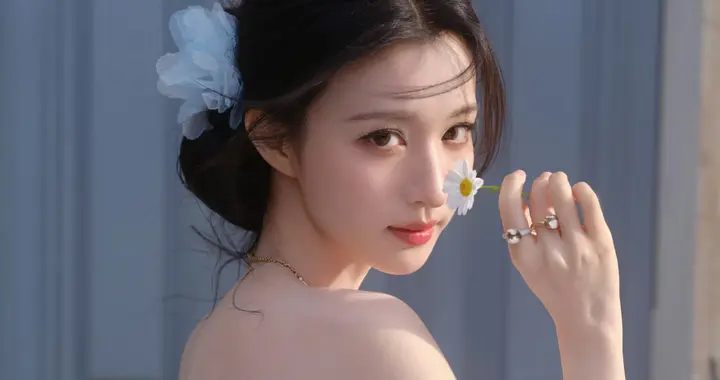 王楚然蓝色抹胸连衣裙，绝美的女神