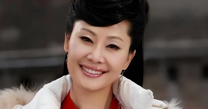 于文华现状：二婚嫁给未婚小伙，婚后23年未生一子，如今生活幸福