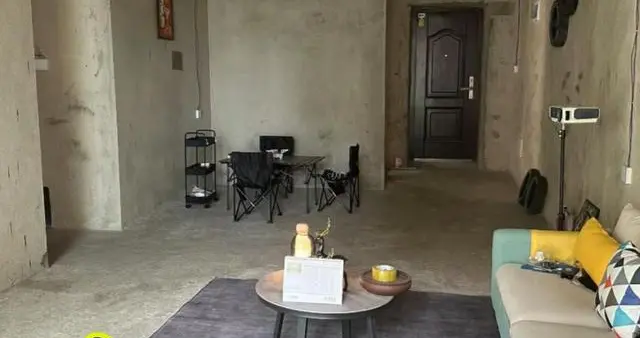 新疆一男小伙，因“拒绝过度装修”而走红，一切从简，忍不住晒晒
