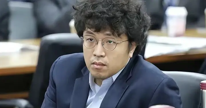 黄智贤一句话，沈伯洋更嚣张了，他忘了黎智英，交给孤烟暮蝉吧