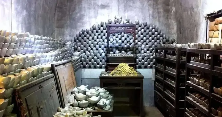 金条太多，压塌火炕！杨成武愤怒枪毙七路军司令，延安：没杀错吧