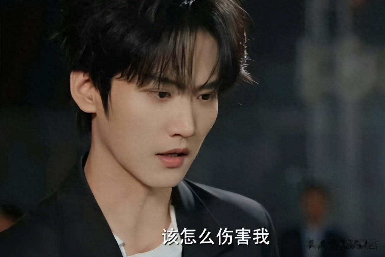 短剧演员生图“见光死”，柯淳颧骨突出嘴巴斜，周柯宇出场就碾压