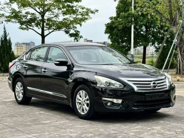 13年上牌 日产天籁2.5L豪华版 天窗 一键启动 多功能方向盘 换挡...