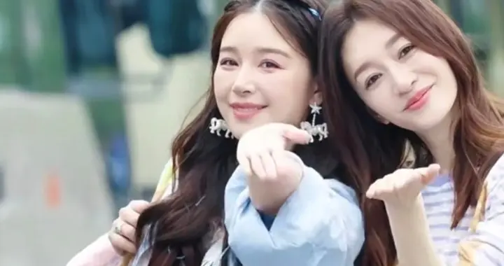 李小冉乘风开工，手牵阚清子，漂亮又有爱的一对好姐妹！