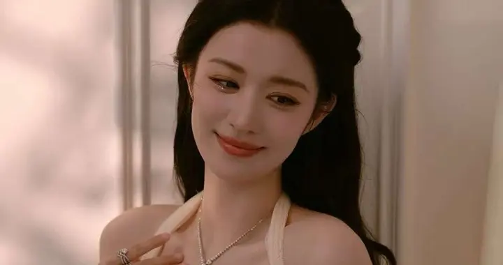 王楚然｜淡黄长裙 温柔具象化！肤白胜雪！ ​