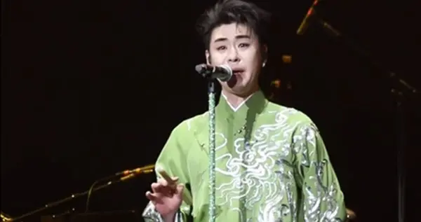 德云社张云雷演唱会，将京剧带上舞台，粉丝评价直接，小辫儿牛