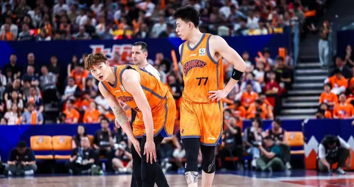 半场：古德温7投0中1分未得！上海依旧55:31领先广东 拉塞尔14分