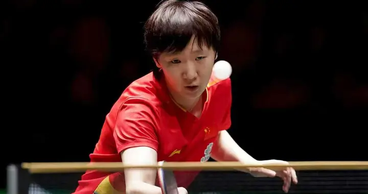 香港总决赛：王曼昱4-2蒯曼夺冠，攻防兼备，中远台女王强势归来