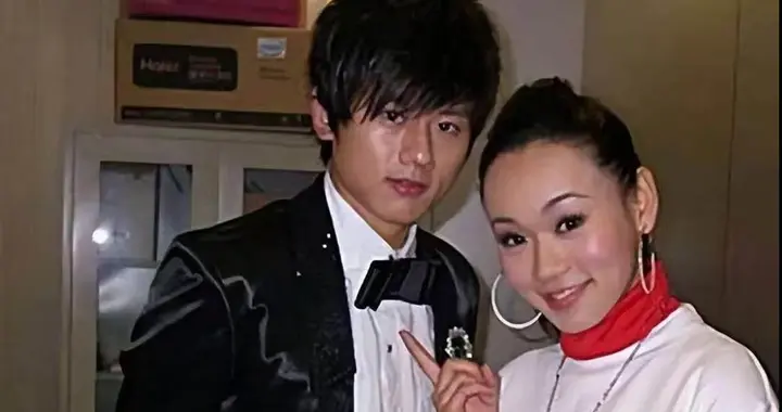 张杰前女友晒照锤死模范夫妻：谢娜你那18年的大度，演给谁看呢？