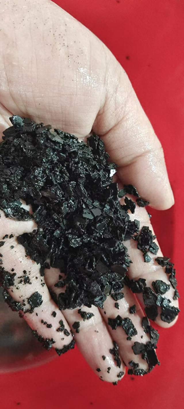 居民洗澡后皮肤过敏，此前曾反映生活用水水质浑浊，当地回应