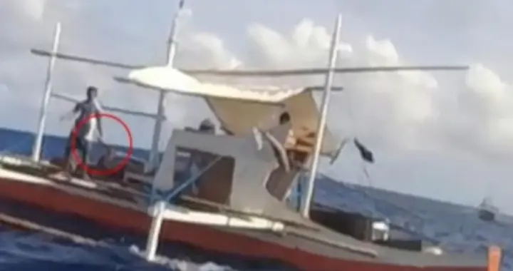 菲渔民挥刀挑衅中国海警，外交部硬气正告两国