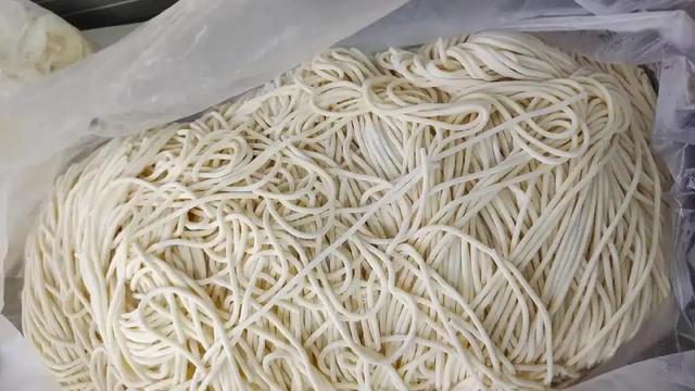 旭日祥瑞：浙江临海20多岁苗条姑娘顿顿只