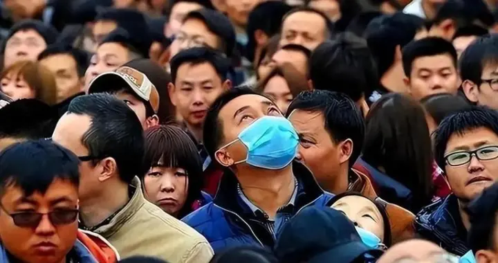 联合国拉响警报：中国人口从14亿降至5.2亿，为何发钱也不生孩子
