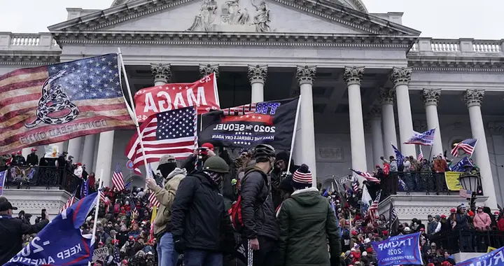 造谣造到特朗普头上了？旧账清算，BBC总裁和部门CEO宣布辞职
