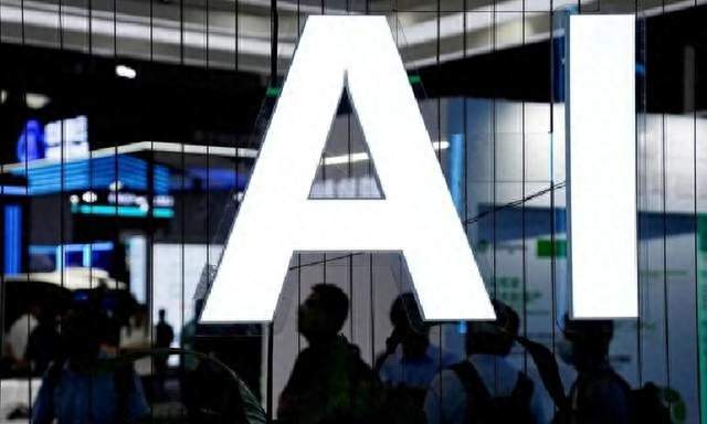 黄仁勋吓唬特朗普：中国干2天，顶我们瞎忙3年，你告诉我怎么赢？