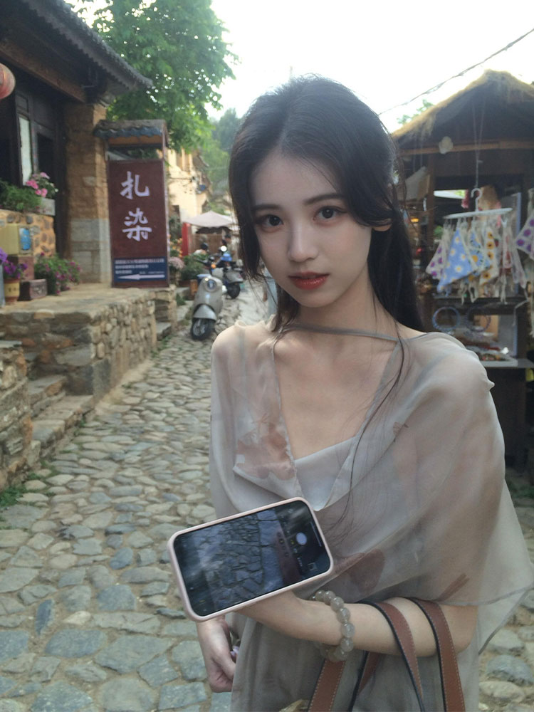 独特漂亮绝美气质高级感连衣裙女2025年夏季新款今年流行爆款裙子